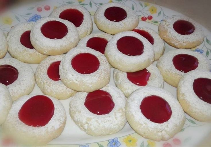 Create meme: cookies with jam, delicious cookies, cookies and cakes