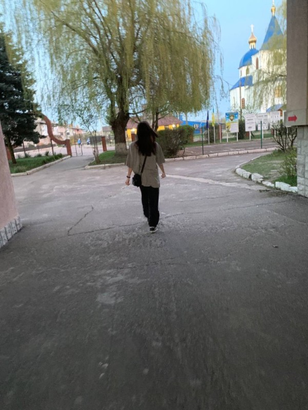 Create meme: girl , the Sea of Azov with a willow in the water, landscaping of nyazepetrovsk