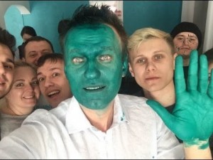 Создать мем: навальный зеленка мем, зеленый навальный, навальный с зеленкой на лице