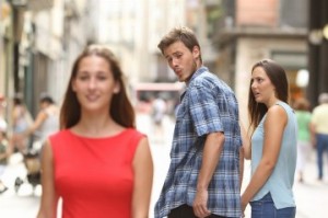 Создать мем: distracted boyfriend, парень оглядывается на девушку мем, мем парень оборачивается на девушку