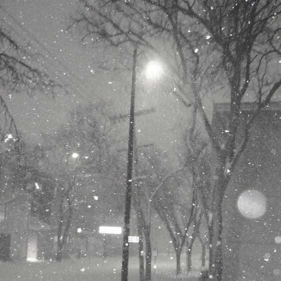 Создать мем: зима, снег, пушистый ночью снегопад эстетика