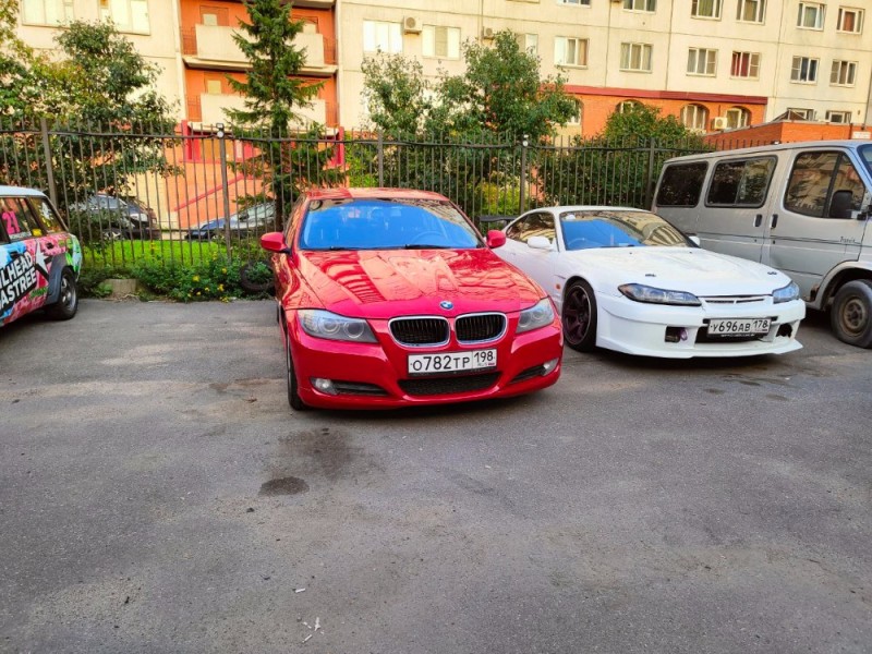 Create meme: BMW 3er V (E9x) Restyling , red bmw, bmw f30