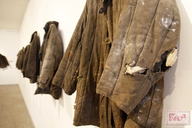 Создать мем: телогрейка ватная стёганая 62-64, грязная куртка, старая грязная куртка