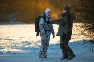 Создать мем: рыбалка зимняя, зимняя охота, ноги