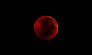 Create meme: the blood moon of July 2018 photo, Eclipse 2000, the blood moon Eclipse