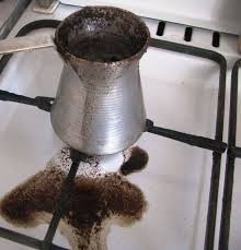 Создать мем: молотый кофе, турка для кофе, турка с кофе на огне