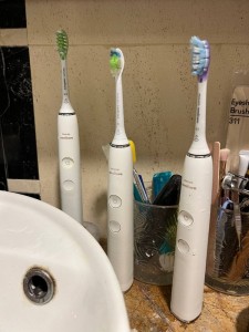 Создать мем: первая электрическая зубная щетка broxodent, электрическая зубная щетка до и после, зубная щётка