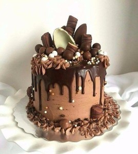Создать мем: торты с шоколадным декором, украсить шоколадный торт, шоколадный торт украшение