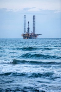 Создать мем: каспийское море, нефть, буровые станции в каспийском море socar