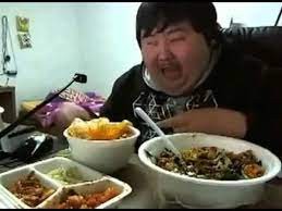 Создать мем: жирный китаец ест, толстый кореец, жирный кореец