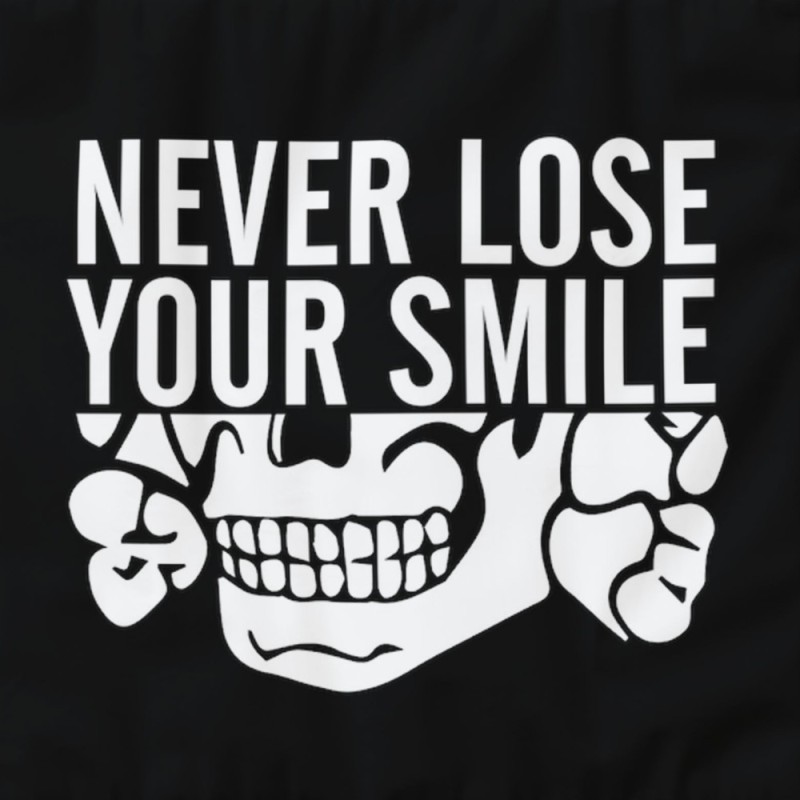 Создать мем: весёлый роджер, футболка never lose your smile, never loose your smile череп что значит