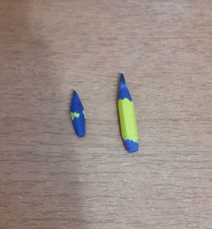 Создать мем: маленький карандашик, синяя ручка, цветной карандаш