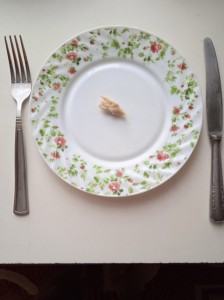 Создать мем: обеденная тарелка, тарелки сервировка буффет, пустая тарелка на столе