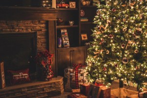 Создать мем: рождество елка атмосфера, рождественская елка, новогодняя комната