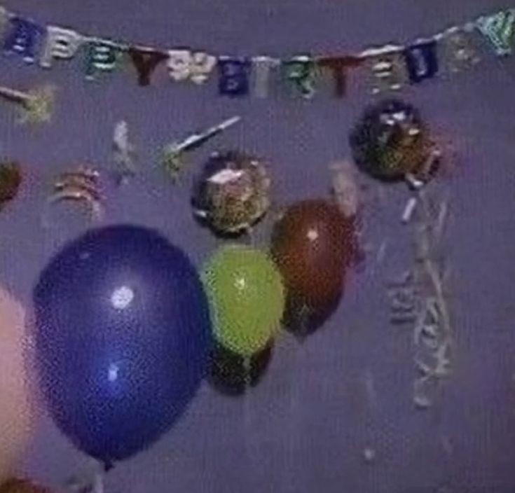 Создать мем: шары под потолок, вечеринка, воздушные шарики