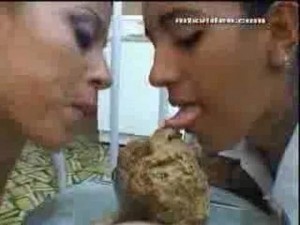 Создать мем: 2 girls 1 cup оригинал, 2 girls 1 cup, 2girls1cup оригинал