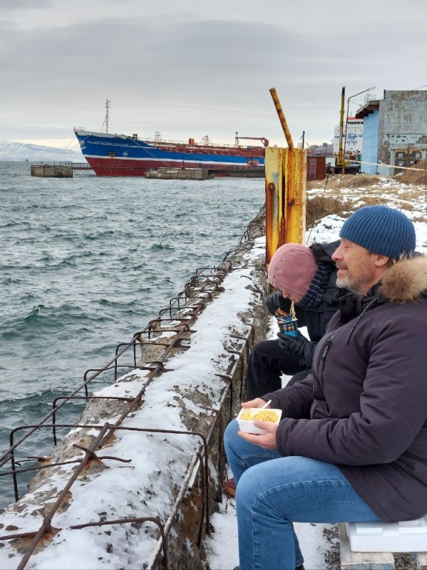 Создать мем: сухогруз, морской порт, судно в море