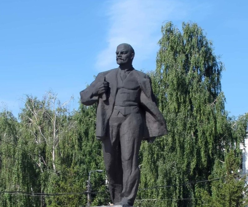 Create meme: the monument to Lenin , monument to Lenin in belaya kalitva, monument to Lenin in yelabuga