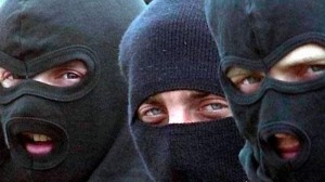 Создать мем: лицо в маске, человек в балаклаве, бандиты в масках