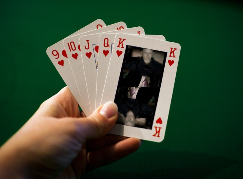 Создать мем: poker, the card, деньги на игральной карте
