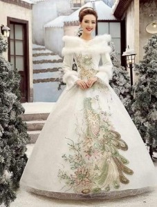 Создать мем: белое свадебное платье, свадебное платье зимой, зимнее теплое свадебное платье