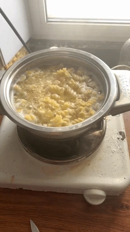 Create meme: cook pasta, cook pasta, pasta
