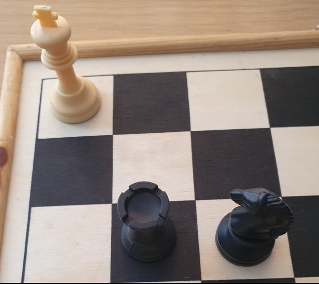 Создать мем: шахматы пат, шахматы расистская игра, шахматная игра