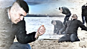 Создать мем: мужик с песком, человек с песком мем, грустный мужик с песком