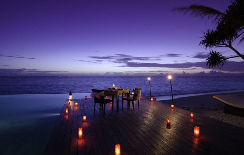 Создать мем: ужин на берегу моря, ночной пляж, красивый пляж романтика