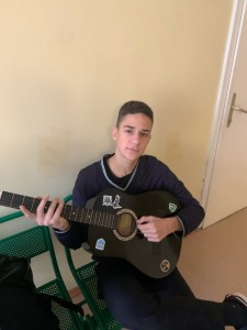 Create meme: to play the guitar, people, playing guitar