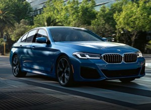 Создать мем: bmw 320i 2021, бмв 540i 2017, bmw