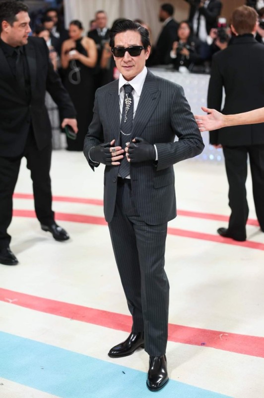 Create meme: Johnny Depp in full growth, johnny Depp , Johnny Depp in a suit