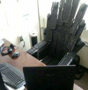 Создать мем: сисадмин, трон игра престолов из клавиатур, трон сисадмина