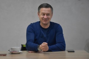 Создать мем: привлекательный мужчина, игорь колесников навальный, александр новиков биография