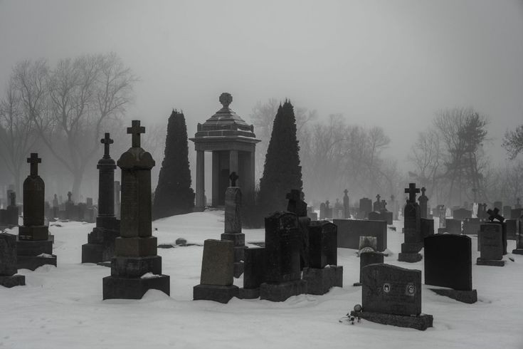 Создать мем: кладбище сток, склеп на кладбище, кладбище в тумане