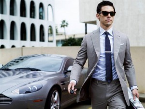 Создать мем: мужской стиль, богатый мужчина на машине, фото богатых успешных мужчин
