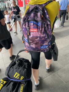 Создать мем: supreme backpack 2022, рюкзак городской, туристический рюкзак