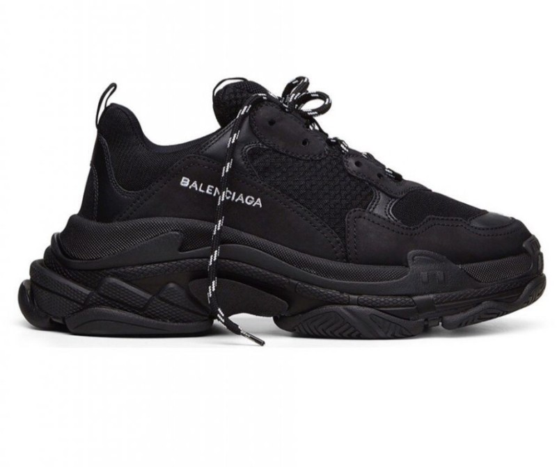 Создать мем: кристобаль баленсиага, кроссовки balenciaga triple s black, кроссовки баленсиага черные