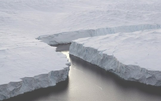 Создать мем: антарктида айсберг, льдина, таяние ледников в антарктиде