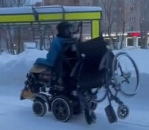 Создать мем: зимние инвалидные коляски для зимы, инвалидная коляска с электроприводом, инвалидная коляска напрокат
