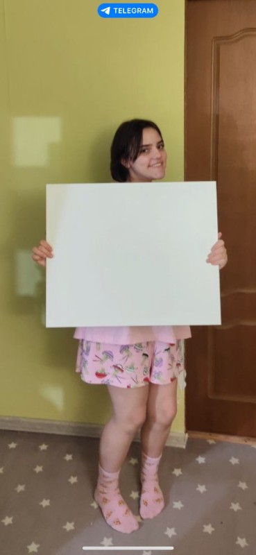 Создать мем: девушка с плакатом, человек, девушка с листом бумаги
