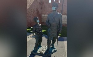 Create meme: Tula policeman sculpture, Tula gordoy monument, a monument to the policeman in Tula