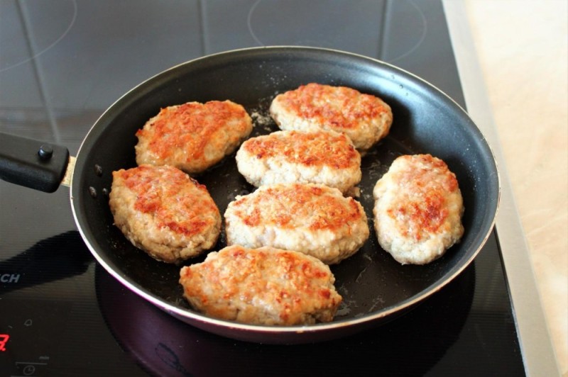 Create meme: lean cutlets, cutlets of chicken minced meat, chicken fillet cutlets