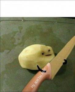Создать мем: мем картошка, картоха, с ножом мем