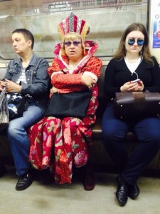 Создать мем: модники в метро, модники из московского метро, фрики в метро москвы
