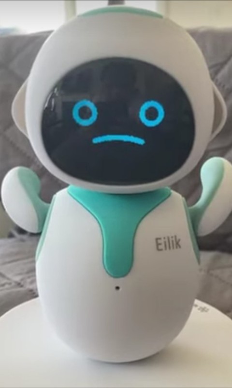 Создать мем: робот милый, умный робот eilik, настольный робот eilik