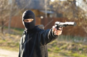 Создать мем: пистолет с глушителем, разбойное нападение, black mask