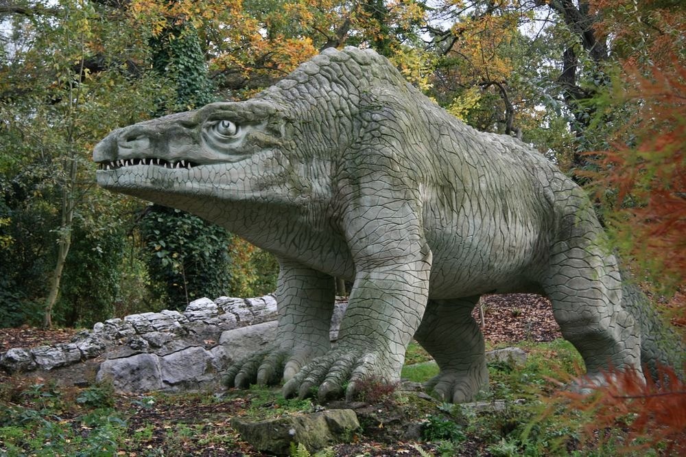 Create meme "crystal dinosaur, monuments dinosaurs in the world, addition  between fake dinosaurs" - Pictures - Meme-arsenal.com