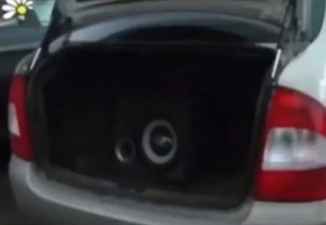 Create meme: ford focus 2 sedan car audio, what kind of subwoofer to put in a hatchback, a subwoofer in a Renault Megane 2
