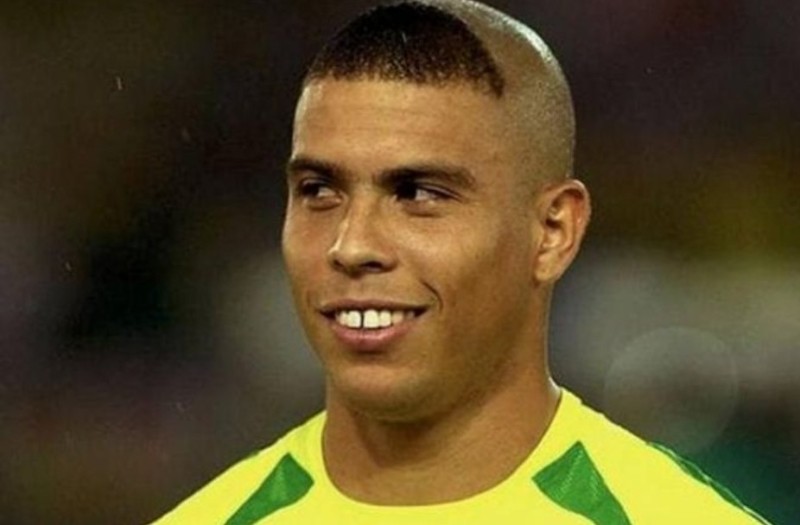 Create meme: Ronaldo Nibbler hairstyle, Ronaldo Luis Nazario de Lima hairstyle, Ronaldo the toothy's hairstyle